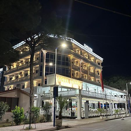 Ujvara Hotel Golem  Exterior foto
