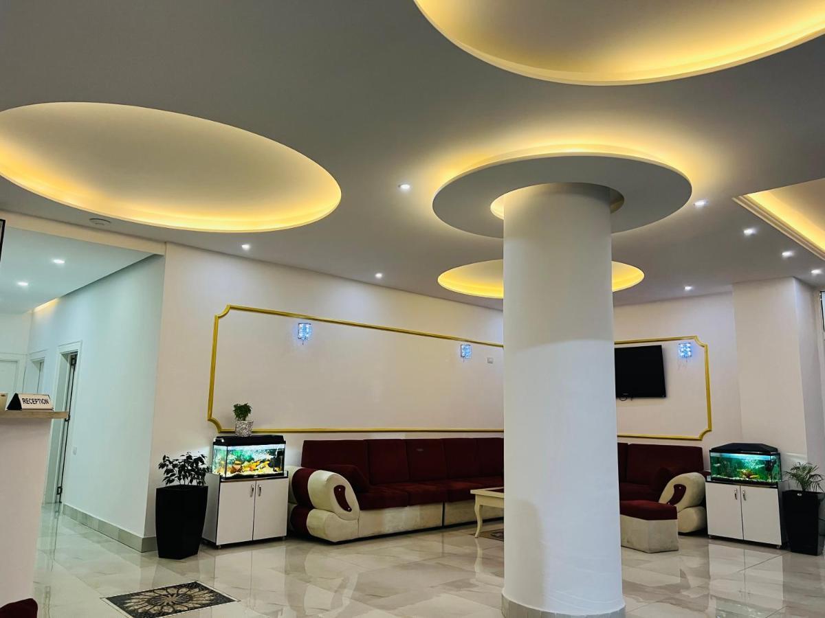 Ujvara Hotel Golem  Exterior foto