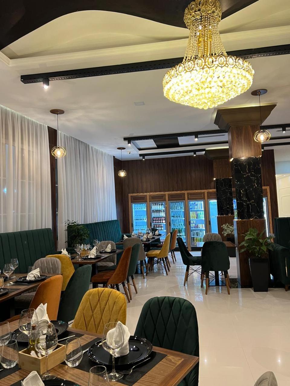 Ujvara Hotel Golem  Exterior foto